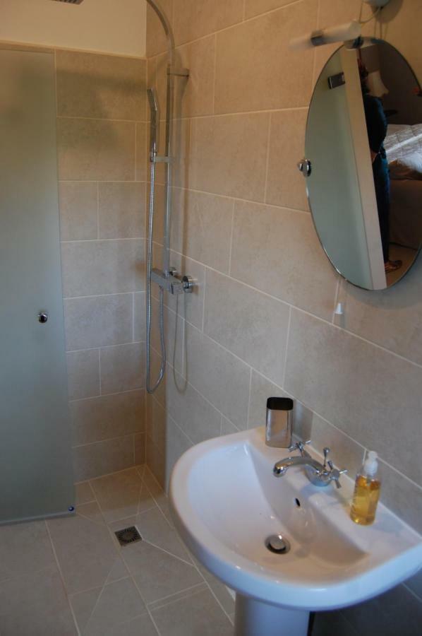 Home Barn Bed And Breakfast Yeovil Exterior foto